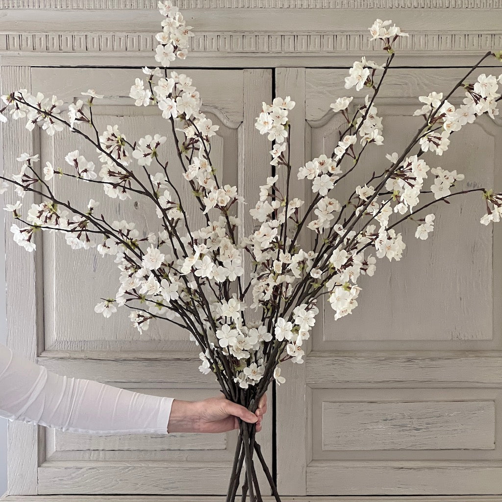 Long stem fake flowers discount
