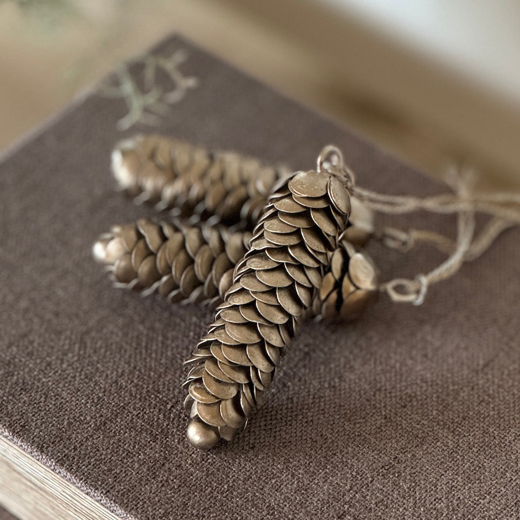 Decorative Metal Hanging Pinecone Decoration