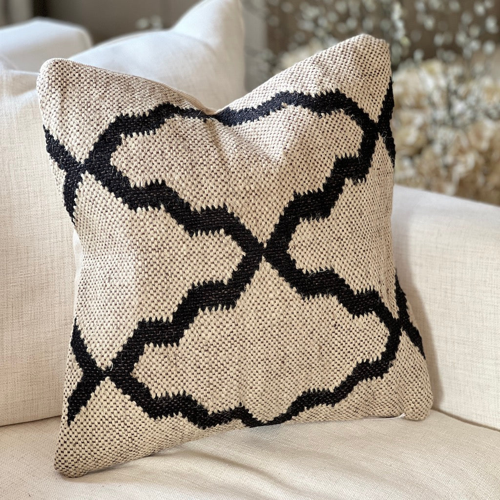 Diamond Pattern Jute Cushion