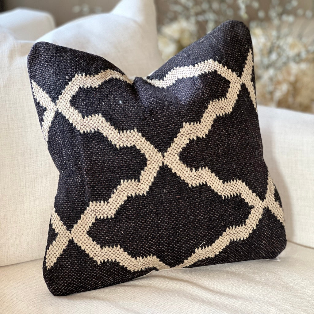 Diamond Pattern Jute Cushion