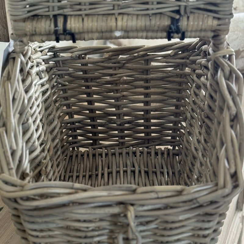 Picnic Basket With Hoop Handle