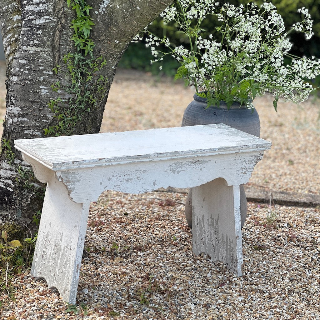 Chippy Paint Bench – Cowshed Interiors - Main Image