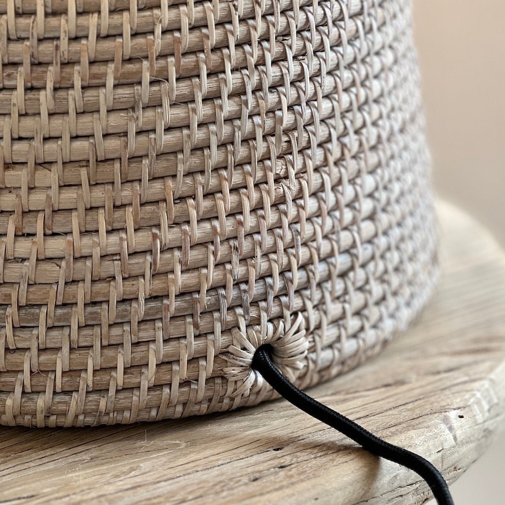 Whitewsahed Rattan Squat Lampbase