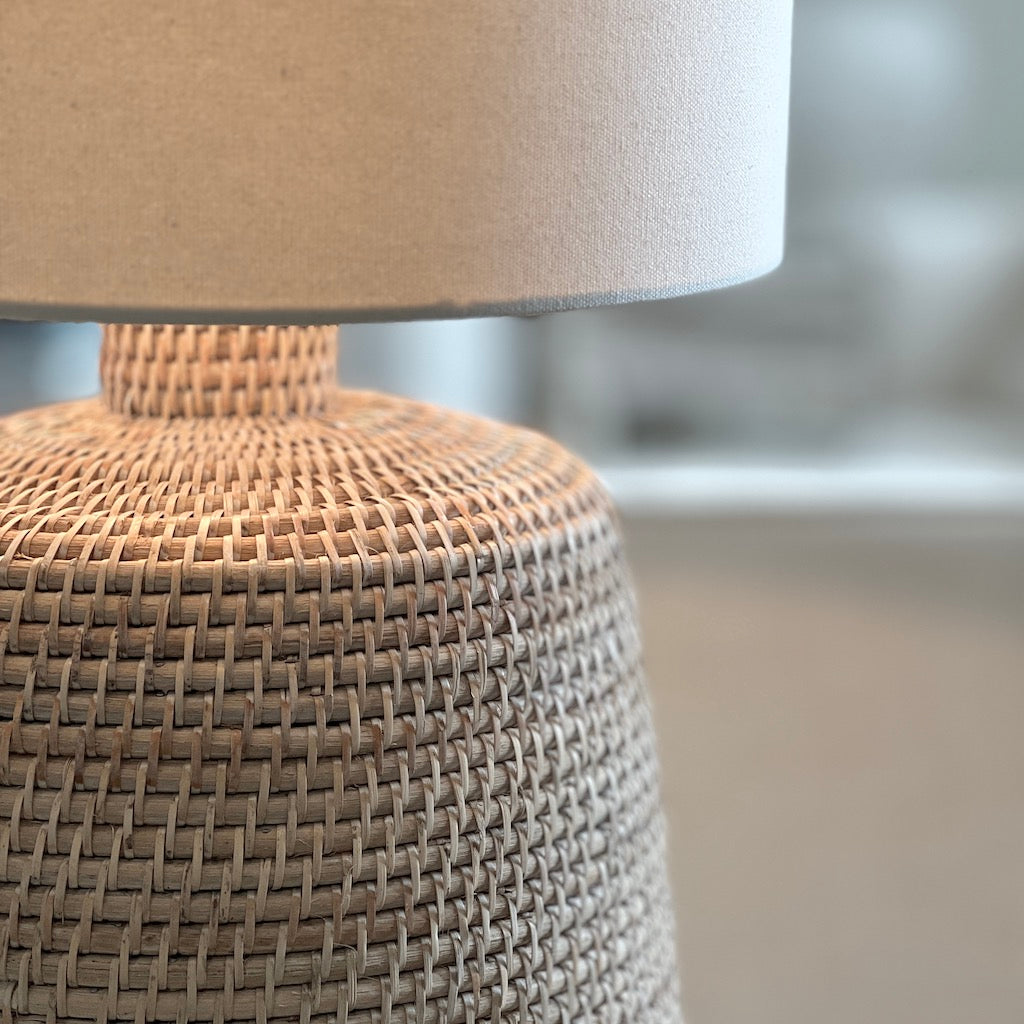 Whitewsahed Rattan Squat Lampbase