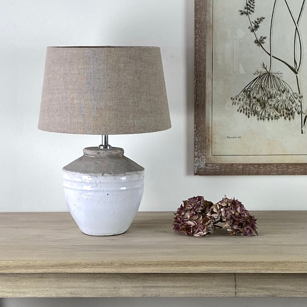 Rustic white store table lamp