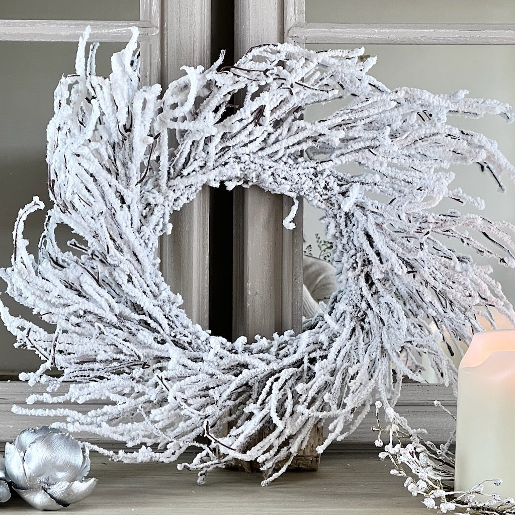 White Snow Wreath