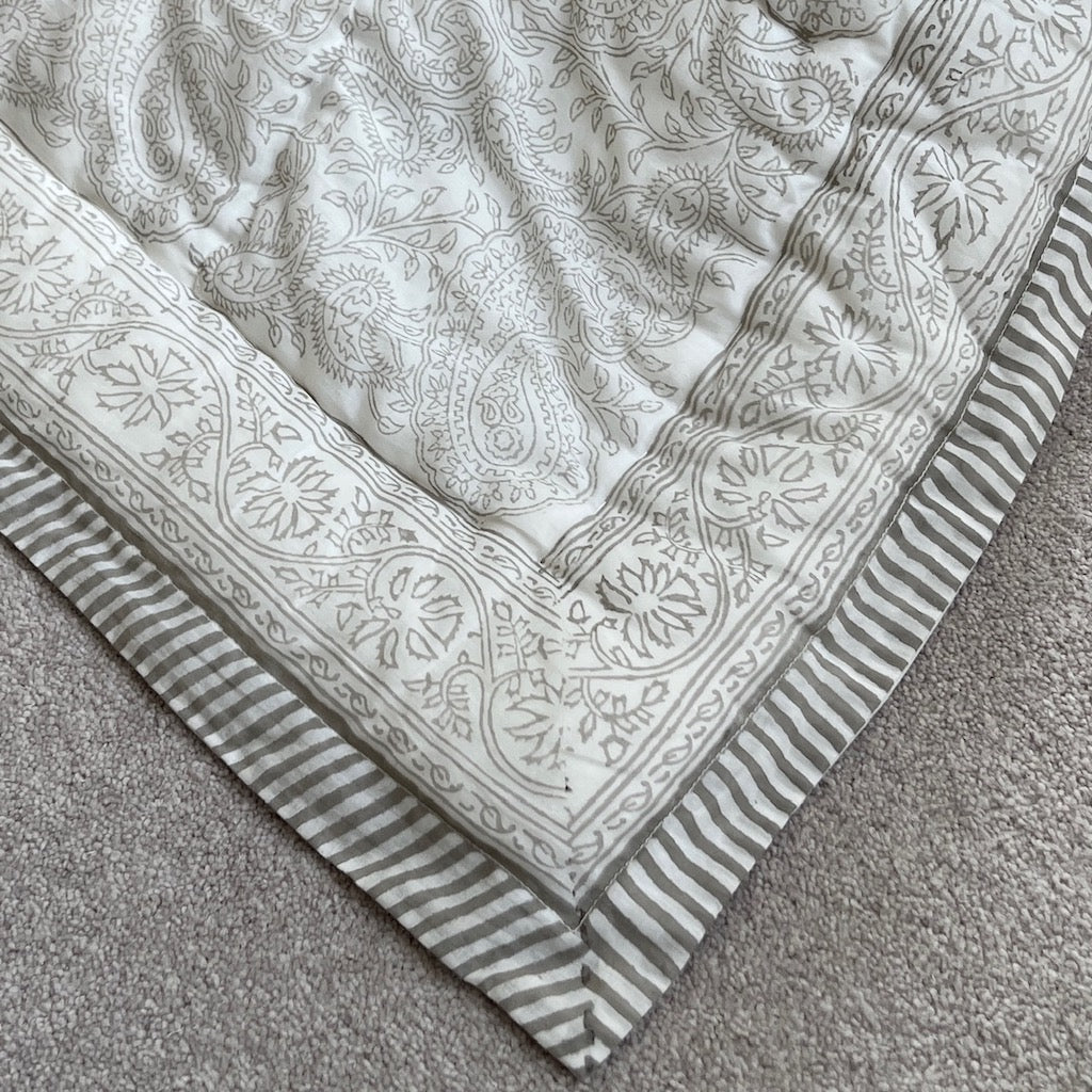 Lightweight Cotton Padded Block Printed Paisley Bedspread