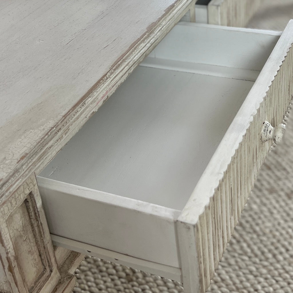 Gustavian 3 Drawer Ribbed Coffee Table